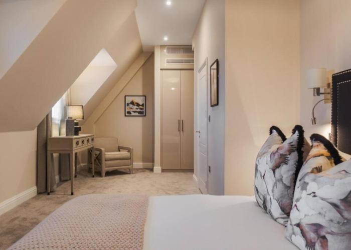 Spacious Luxury Penthouse, 2BR, Private Parking