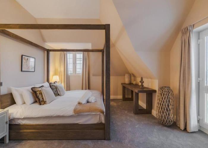 Spacious Luxury Penthouse, 2BR, Private Parking