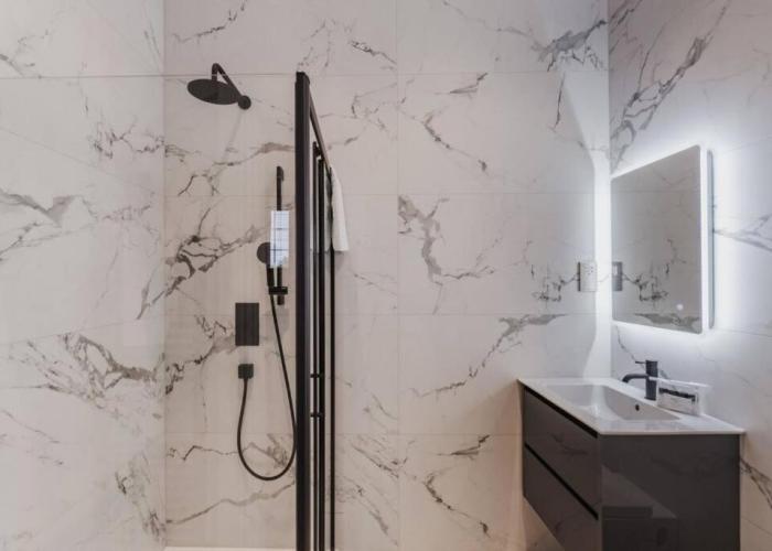 Spacious Luxury Penthouse, 2BR, Private Parking