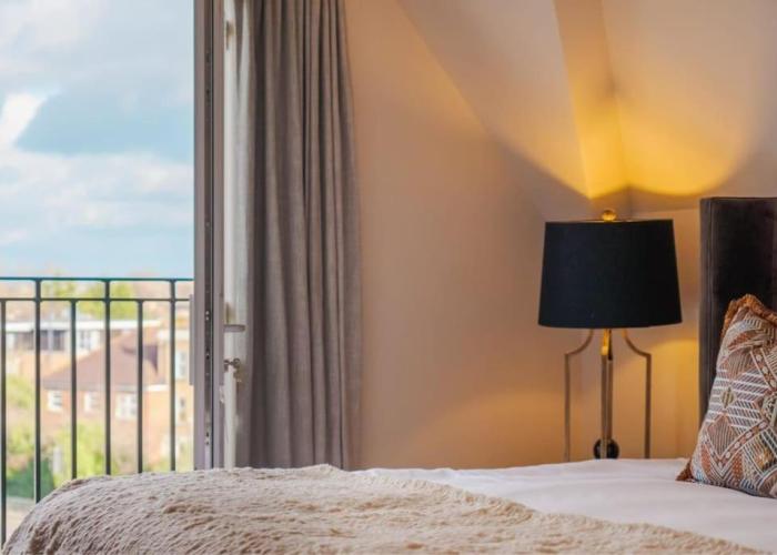 Spacious Luxury Penthouse, 2BR, Private Parking