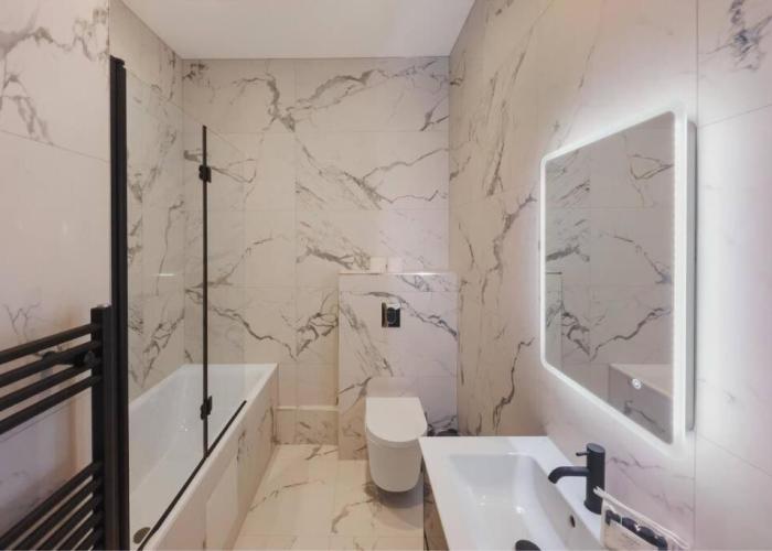 Spacious Luxury Penthouse, 2BR, Private Parking