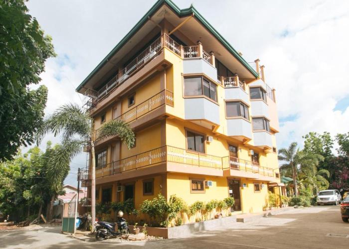 RedDoorz @ Farm Side Hotel Laoag City