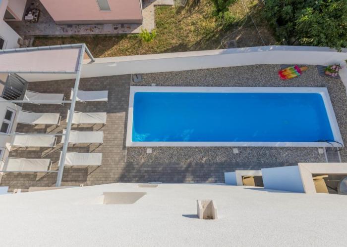 Apartments Podstrana with shared Pool