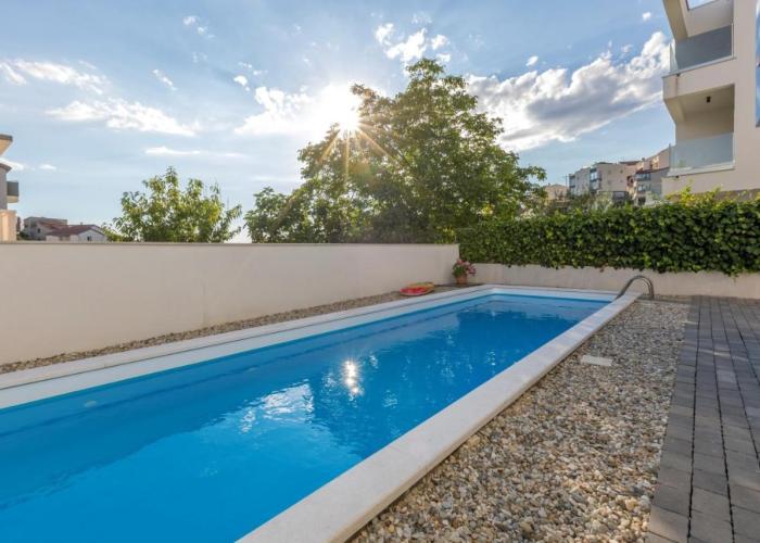 Apartments Podstrana with shared Pool
