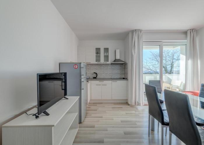 Apartments Podstrana with shared Pool