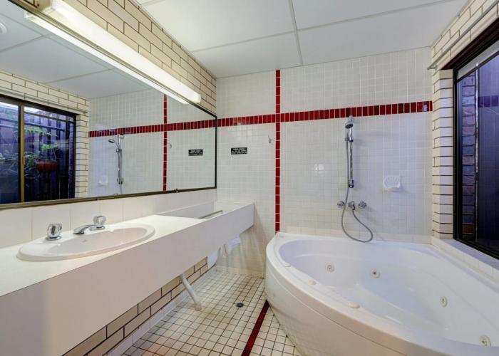 Chalet Motor Inn