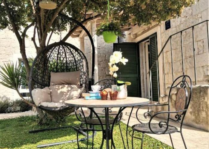 JeS Old Town Studio Apartment