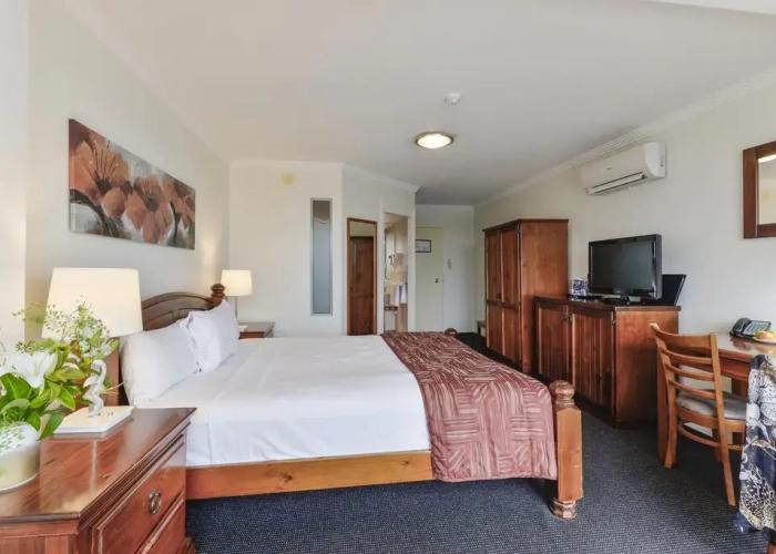 Burnett Riverside Hotel