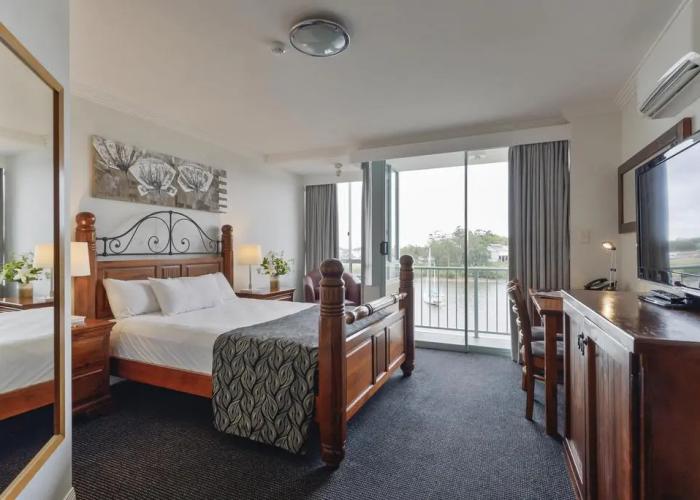 Burnett Riverside Hotel