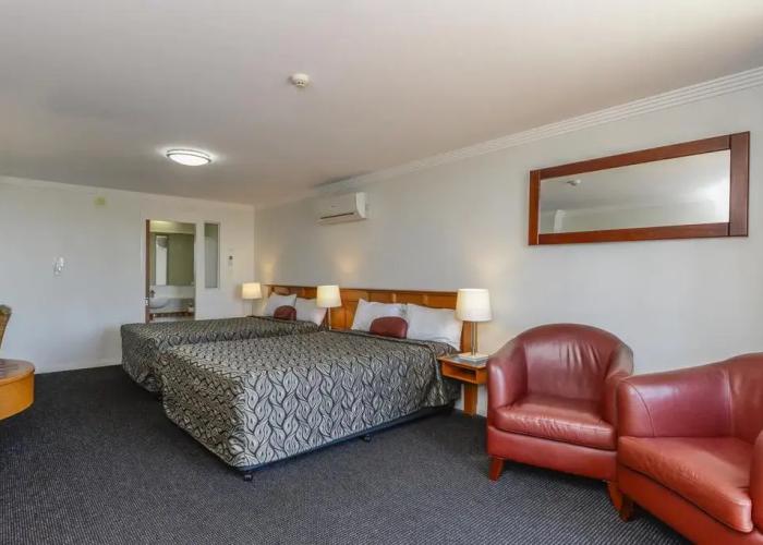 Burnett Riverside Hotel