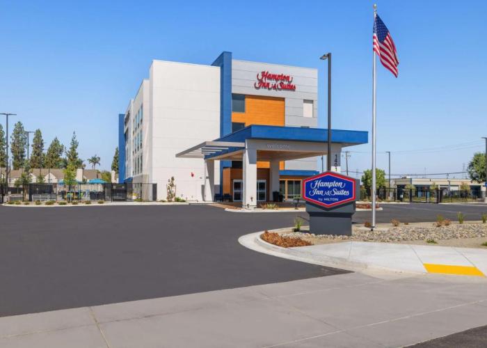 Hampton Inn & Suites Bakersfield Central