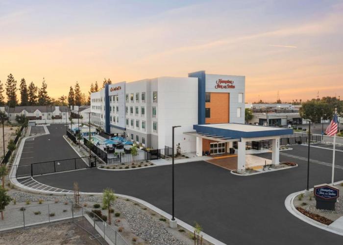 Hampton Inn & Suites Bakersfield Central