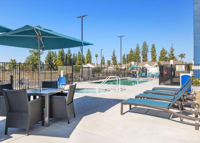 Hampton Inn & Suites Bakersfield Central