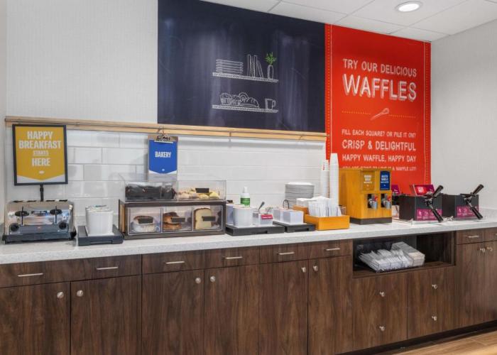 Hampton Inn & Suites Bakersfield Central