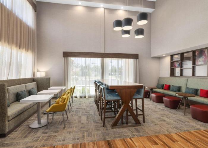 Hampton Inn & Suites Bakersfield Central