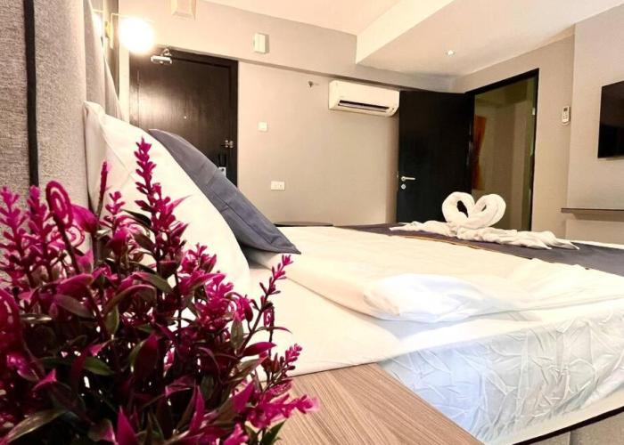 HillLand Suites