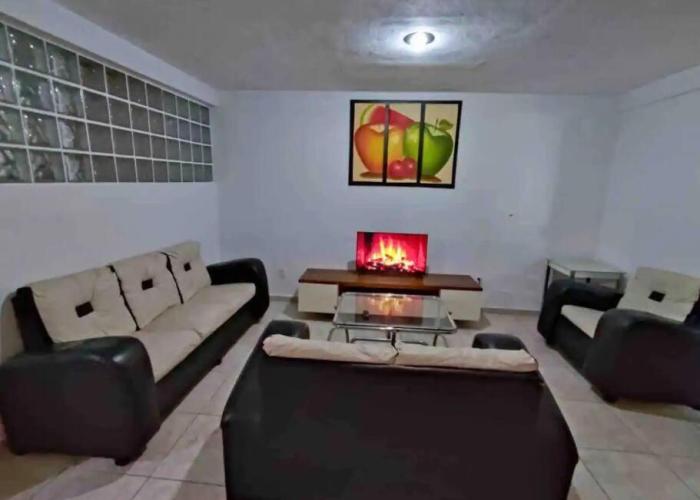 Suite #1B Cerca de autopista Mex-Qro.