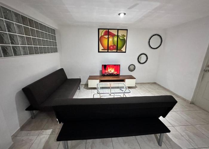 Suite #1B Cerca de autopista Mex-Qro.