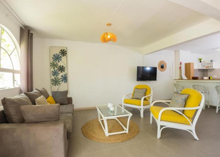 Cozy townhome near beach in heart of Grand Baie