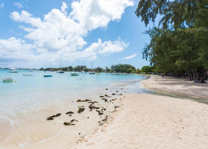 Cozy townhome near beach in heart of Grand Baie