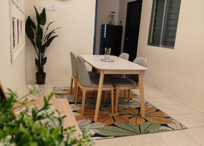 EEYANA HOMESTAY LAGENDA, TELUK INTAN