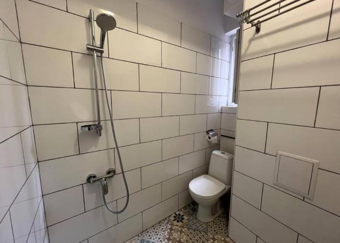 Lovely central 1-bedroom rental with patio