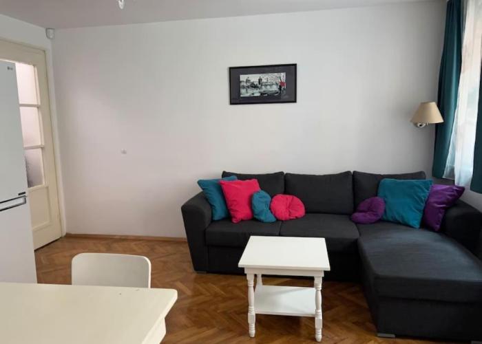 Lovely central 1-bedroom rental with patio