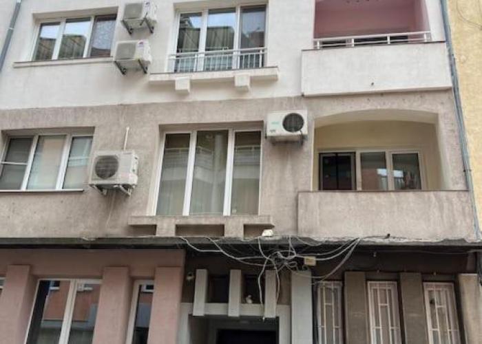 Lovely central 1-bedroom rental with patio