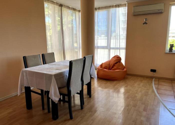 Lovely spacious 3BR just outside of city centre