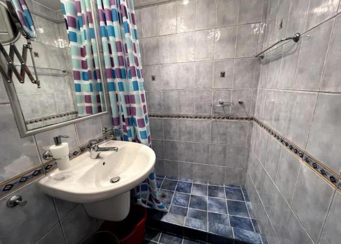 Lovely spacious 3BR just outside of city centre