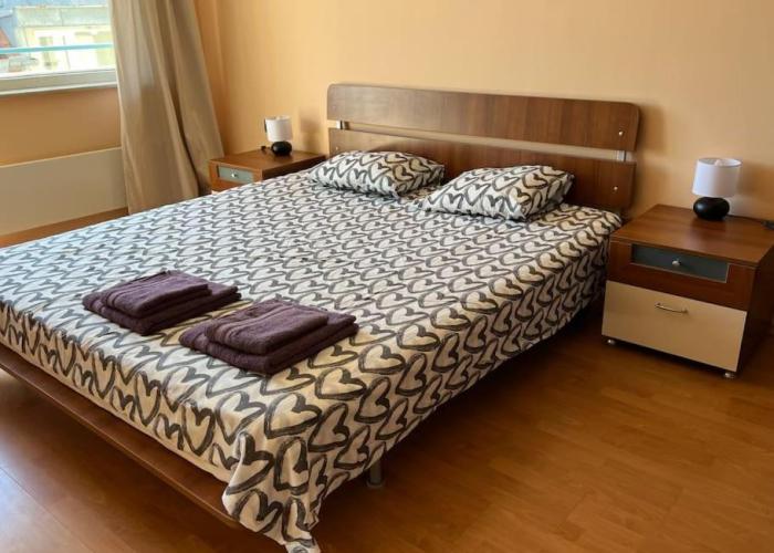 Lovely spacious 3BR just outside of city centre