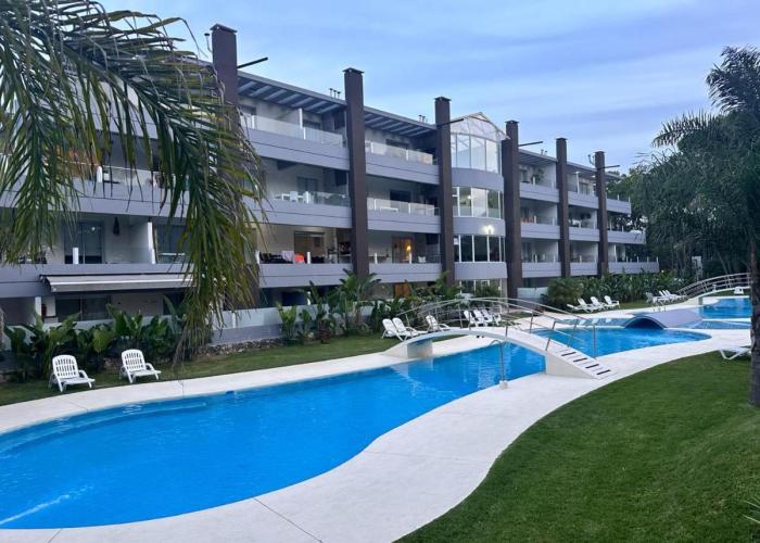 Departamento con vista a la piscina