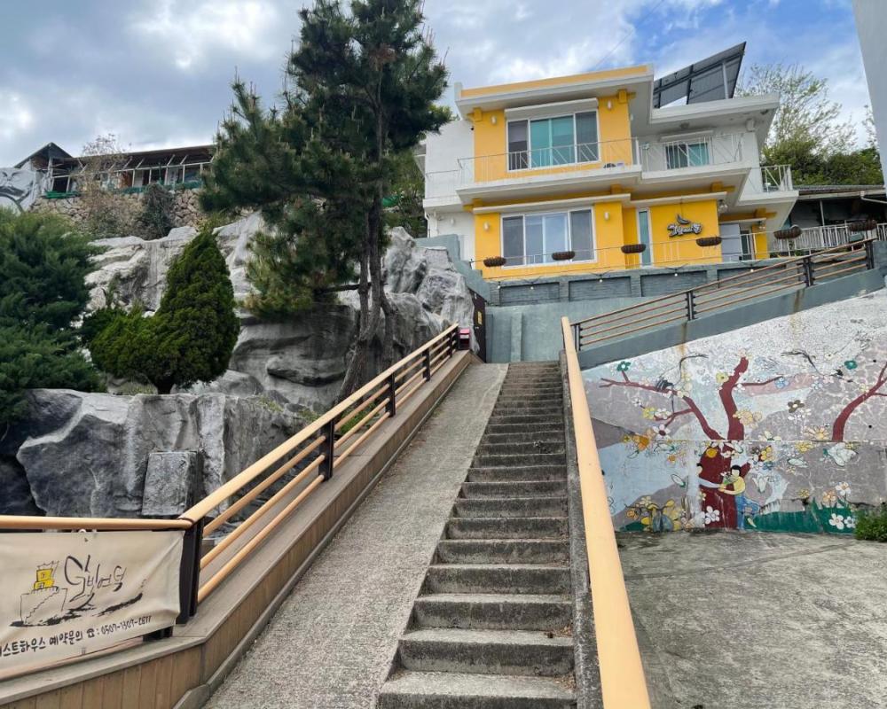 Moonlight Hill Guesthouse