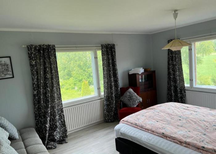 Beautiful Big Farm House with Spectacular Meteor Site View