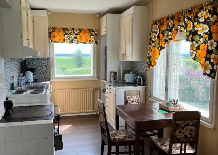 Beautiful Big Farm House with Spectacular Meteor Site View