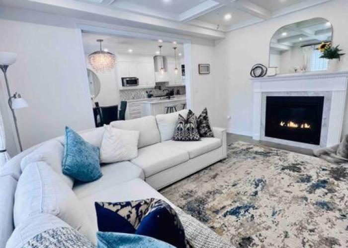 Luxury Oakville Home, Hot Tub, Fireplace, New Home