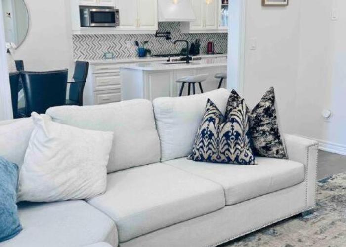 Luxury Oakville Home, Hot Tub, Fireplace, New Home