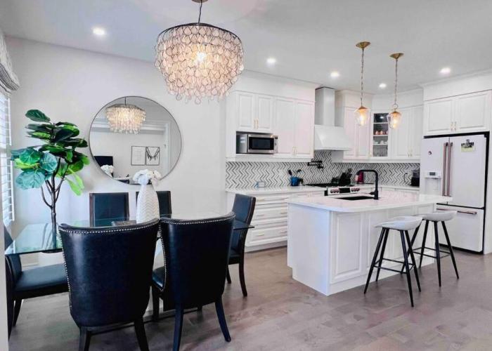 Luxury Oakville Home, Hot Tub, Fireplace, New Home