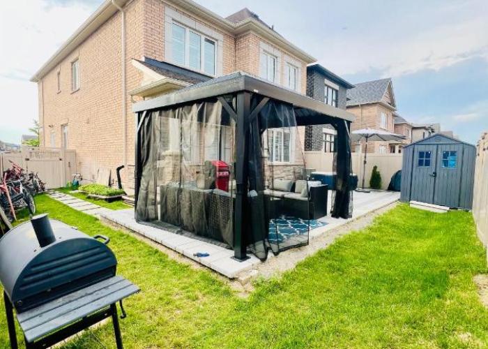 Luxury Oakville Home, Hot Tub, Fireplace, New Home