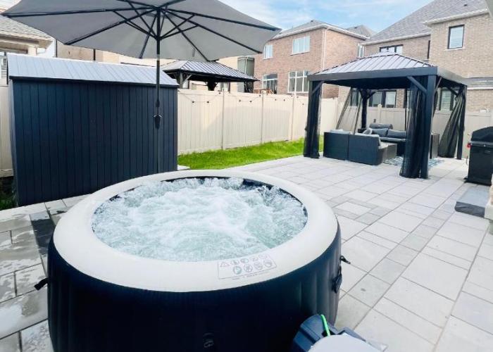 Luxury Oakville Home, Hot Tub, Fireplace, New Home