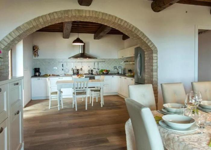 Casale con vista colline