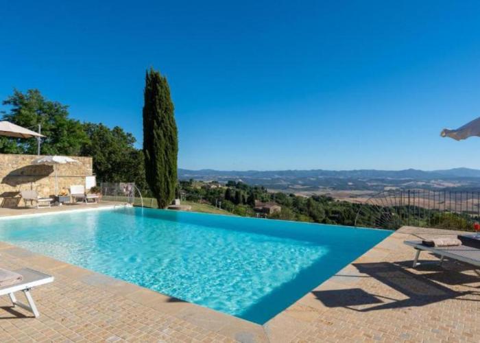 Casale con vista colline