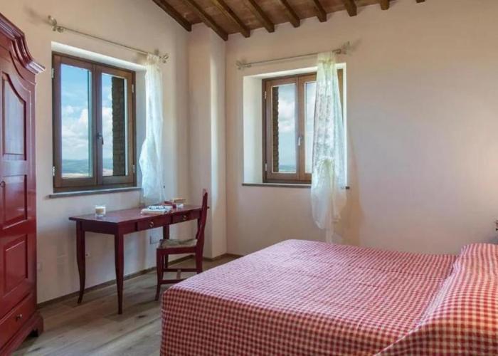 Casale con vista colline