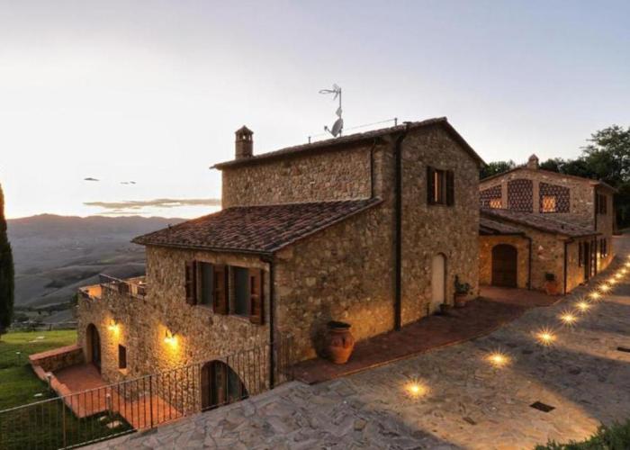 Casale con vista colline