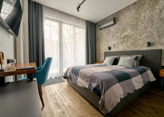 Luxury 2 Bedroom Apartment - Private Garden