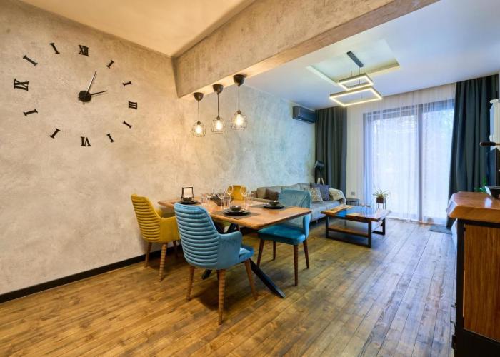 Luxury 2 Bedroom Apartment - Private Garden