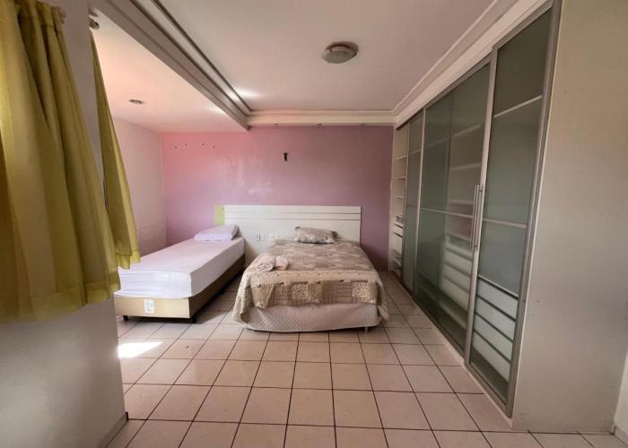 Ampla Casa Duplex com 4 suítes