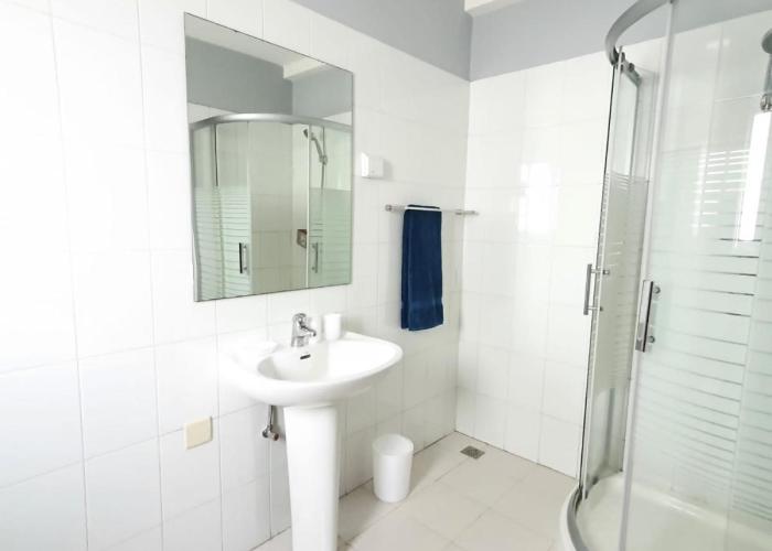 Inviting 5-Bed Apartment in Luanda
