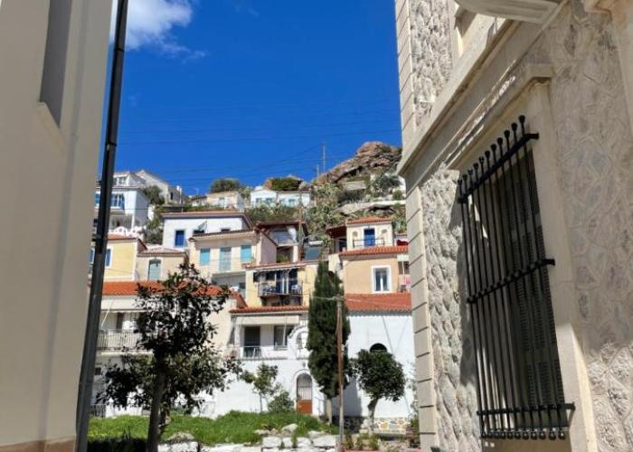 Stunning 1 bed Poros house presented by Lazydaze.