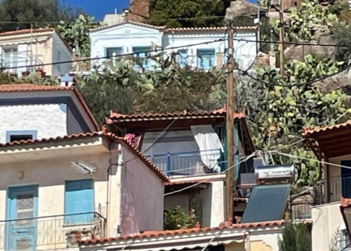 Stunning 1 bed Poros house presented by Lazydaze.
